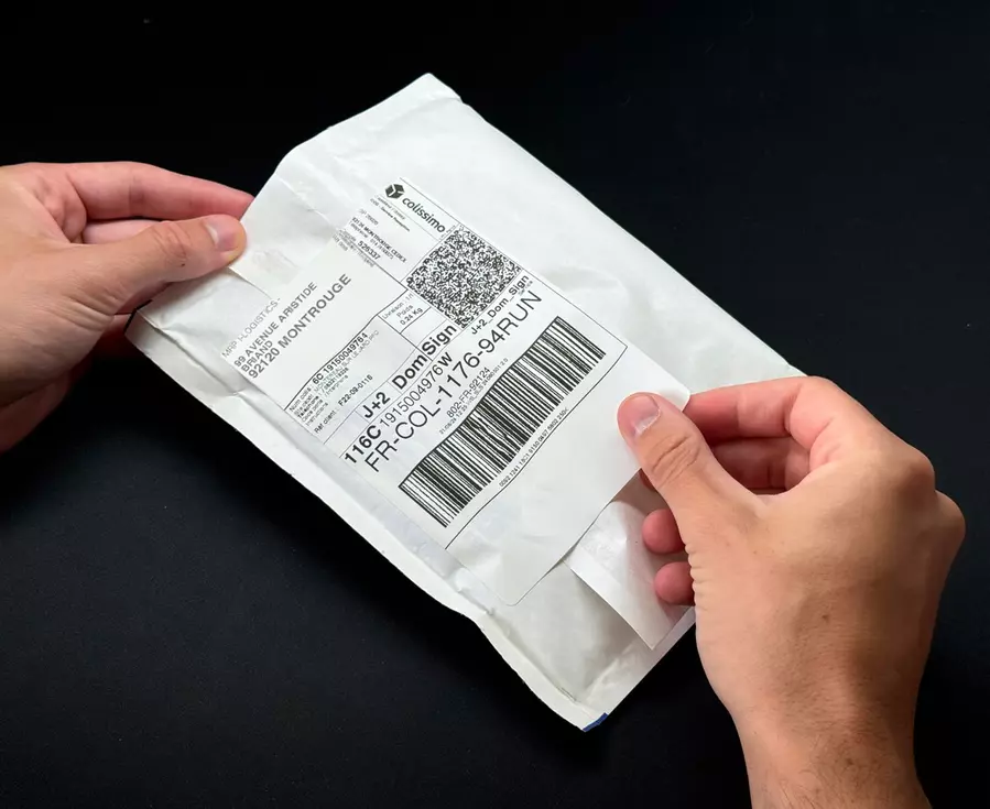Exemple d'affranchissement d'un colis de cartes destiné au service logistique CCC